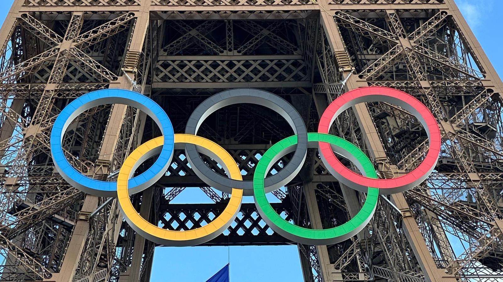 Olympic rings and Eiffel Tower